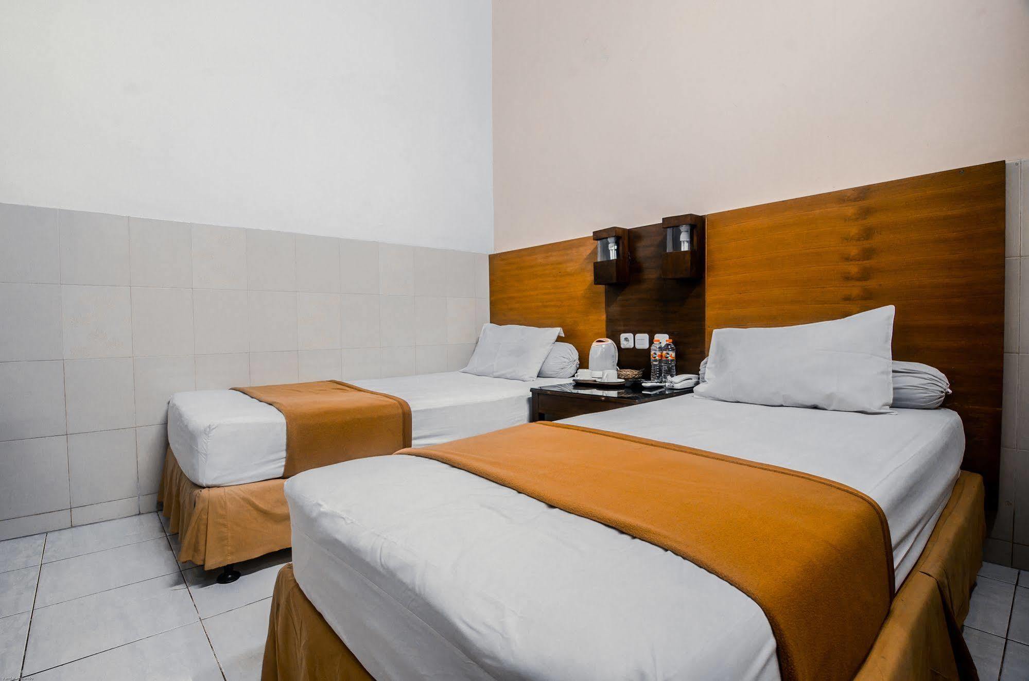 Hotel Keluarga Djagalan Raya Surabaja Exteriér fotografie